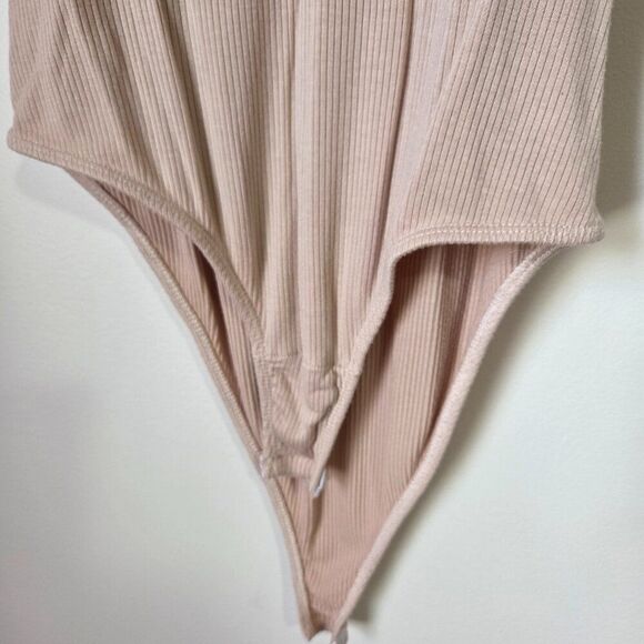 EUC ALMOST FAMOUS TAN / CREAM RIBBED SLEEVES COLLARED V NECK BODYSIUT SZ M - Picture 5 of 12
